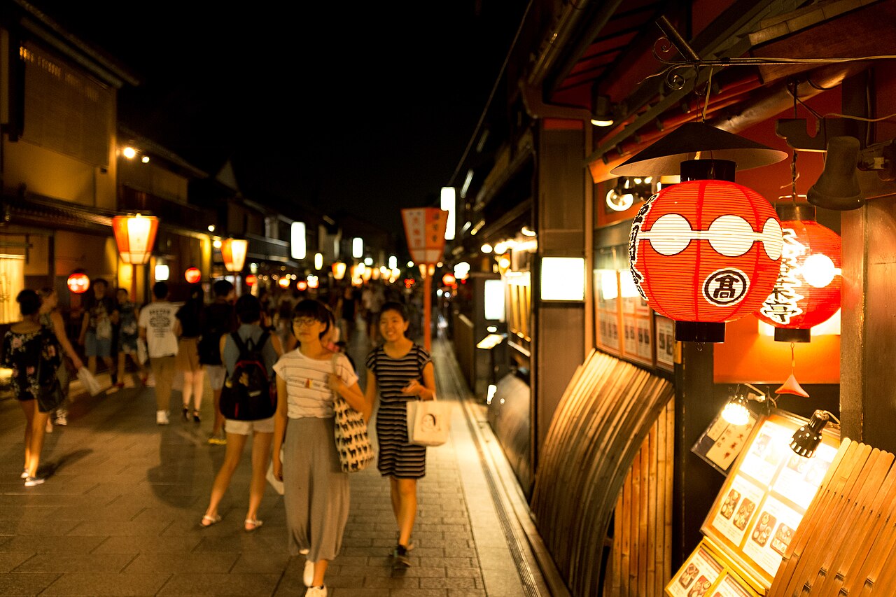 祇园花见小路夜行 参考图 1